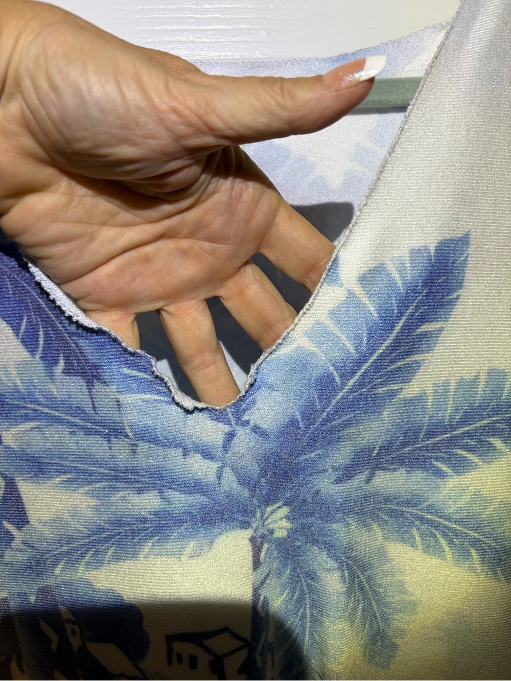 NWOT Sioni Super Soft Raw Edge V-Neck Tropical Palm Print Crop Top. Size XL - Picture 3 of 6